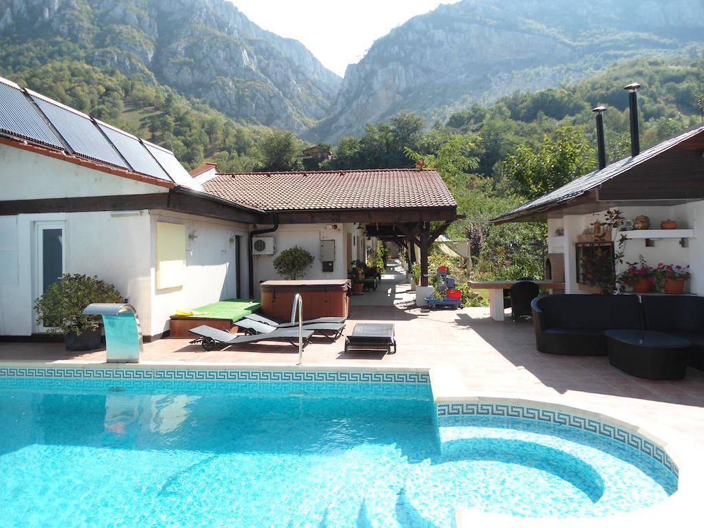 Pensiunea La Dolce Vita Băile Herculane Exterior foto